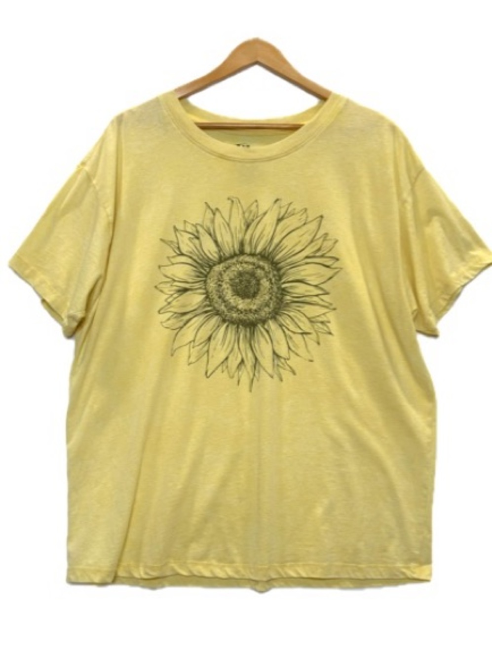 Doe Sunflower Graphic Short Sleeve T-Shirt Womens Size XL Butter Yellow Soft Tee